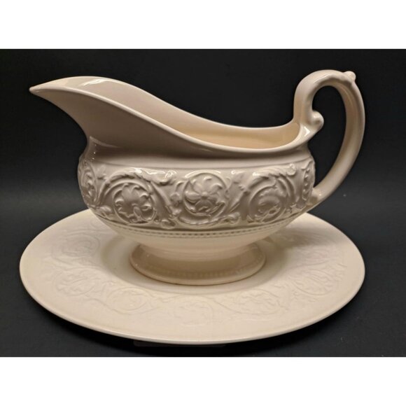 Wedgewood of Etruria & Barlaston | Patrician Gravy Boat with Underplate - Picture 1 of 16